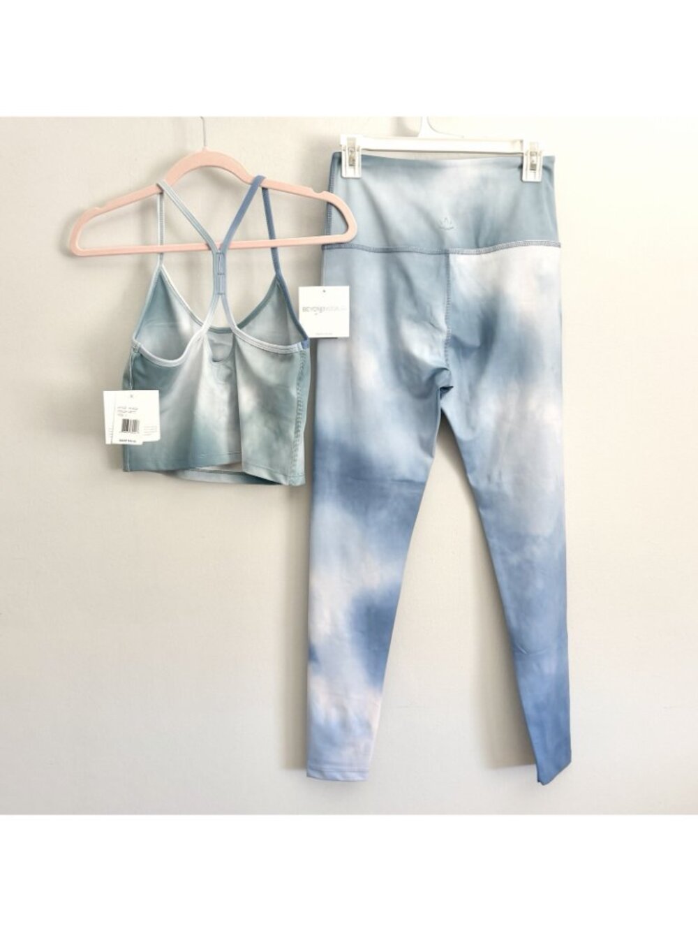 NEW Beyond Yoga Cropped Tank Sports Bra + Leggings Set Blue Cloud Women’s Large - Picture 6 of 9
